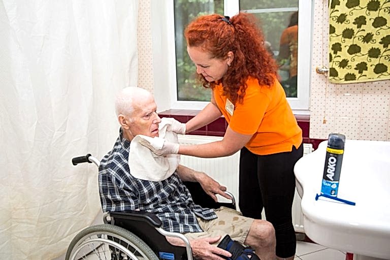 уход за больными на коляске