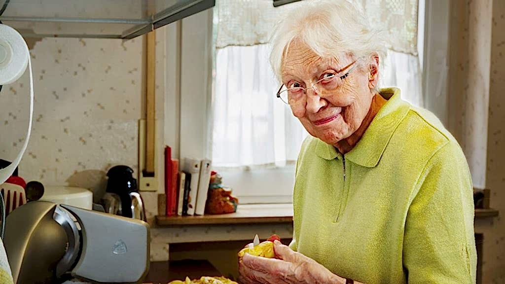 бабушка с артритом