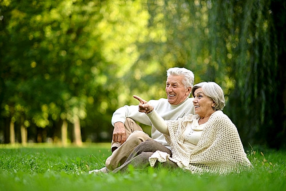 пожилые люди