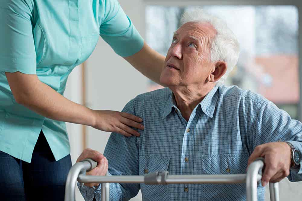 пенсионер с инсультом